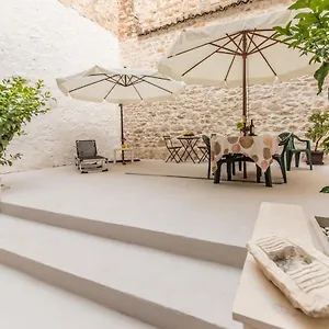 carlentini-house-bb.catania-hotels.net/